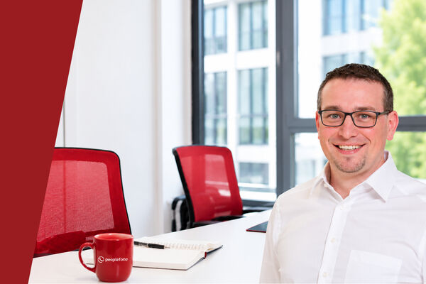 peoplefone Mitarbeiter stellt peoplefone vPBX vor.