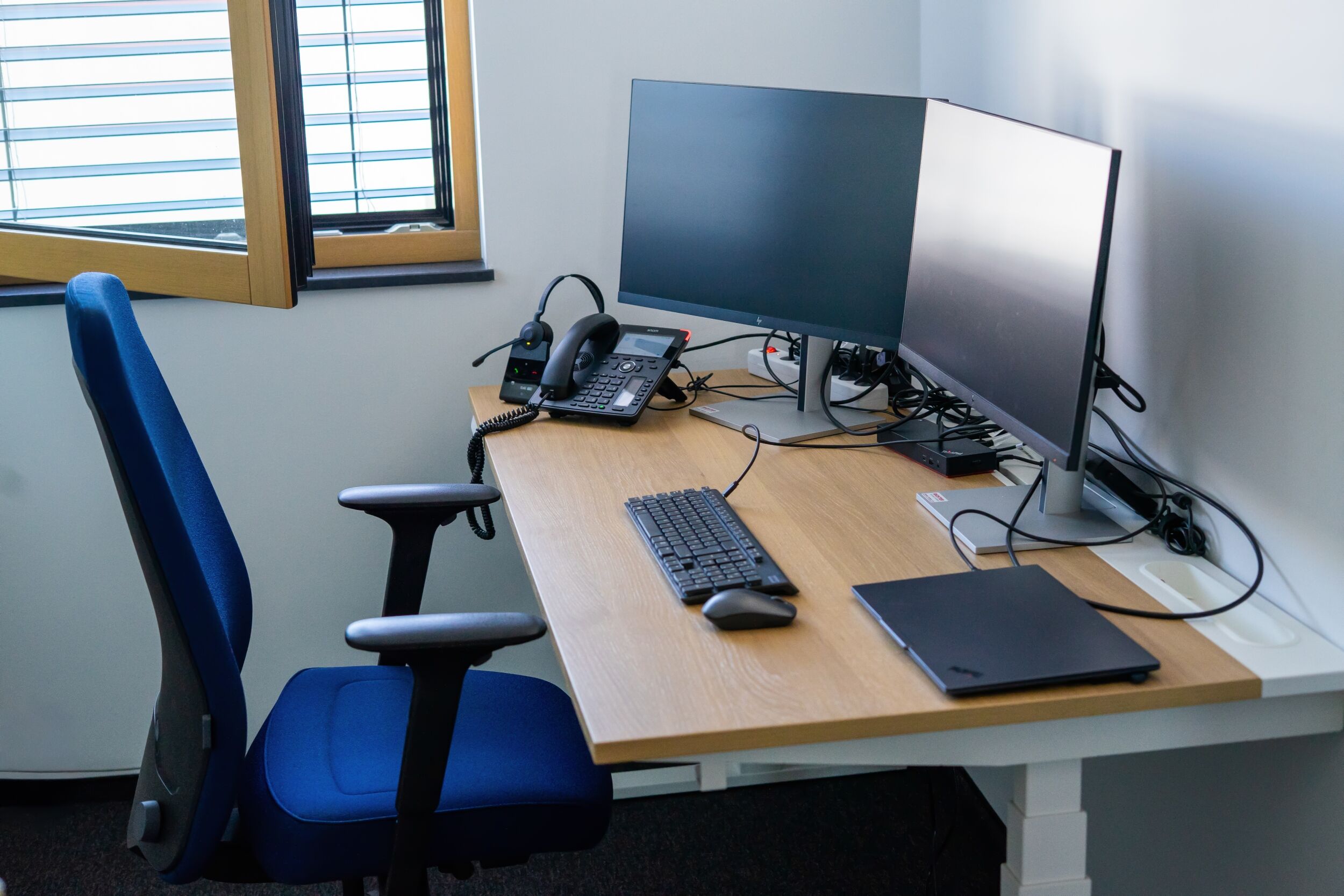 Arbeitsplatz Büro peoplefone Österreich.