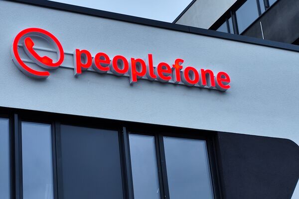 peoplefone Schriftzug am Gebäude
