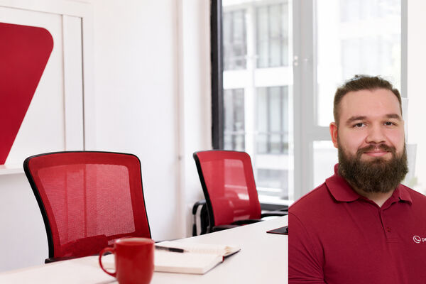 peoplefone Mitarbeiter präsentiert peoplefone 3CX HOSTED.