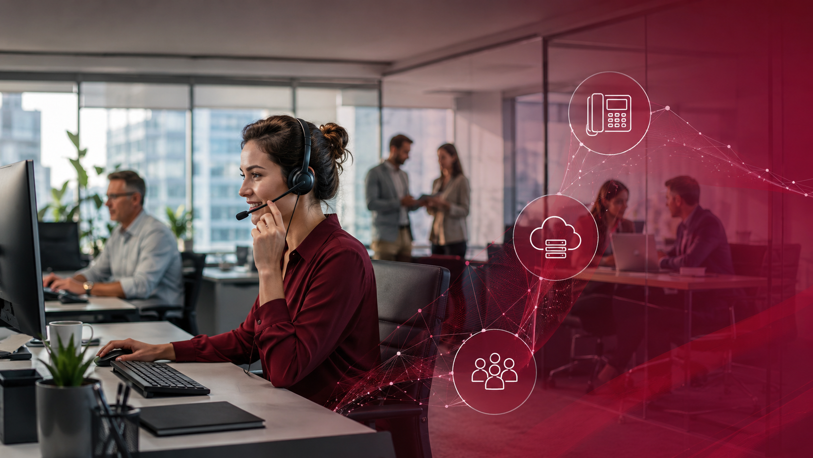 Mehrere Personen im Büro sitzen an Schreibtischen und telefonieren mit Headset.