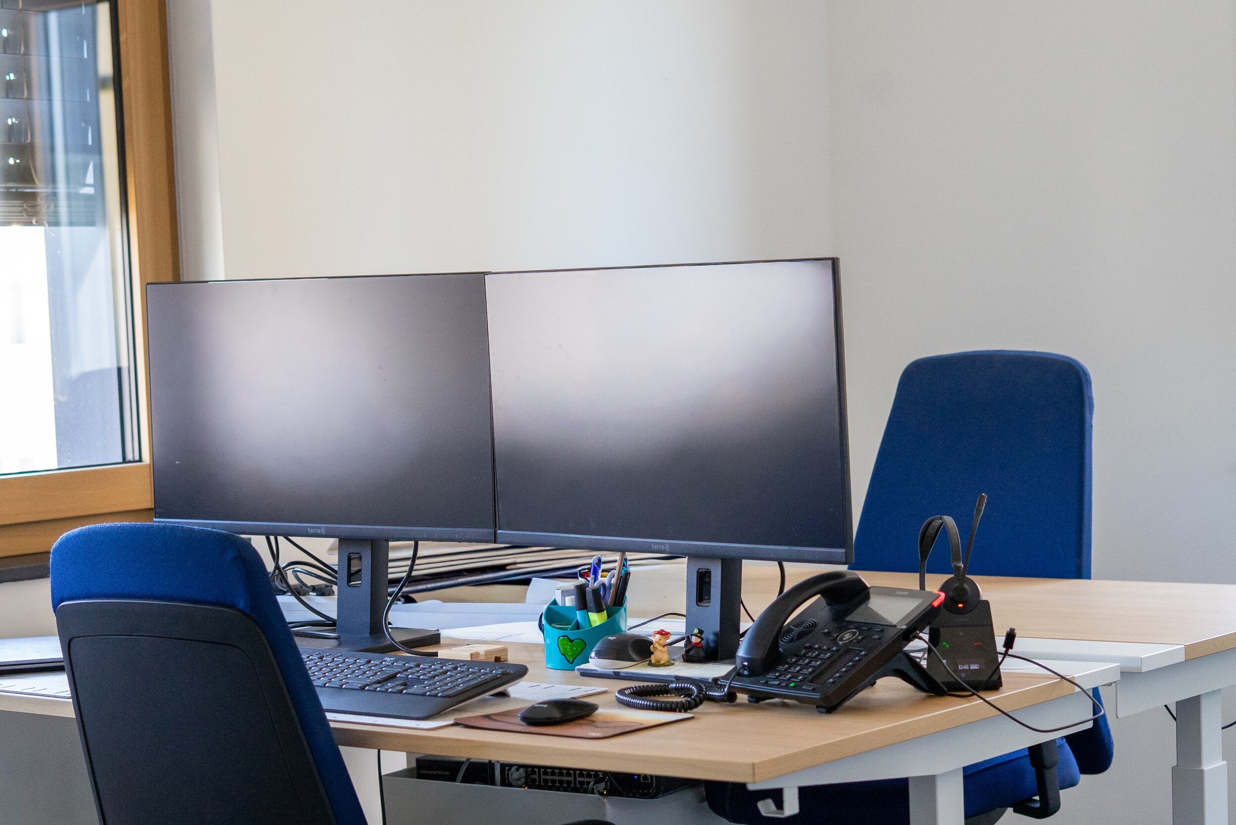 Arbeitsplätze Büro peoplefone Österreich.